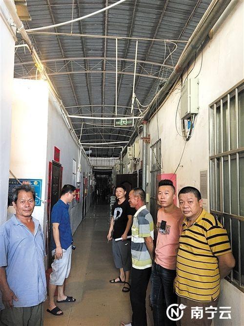 南寧一市場斷電防火災住戶打地鋪乘涼