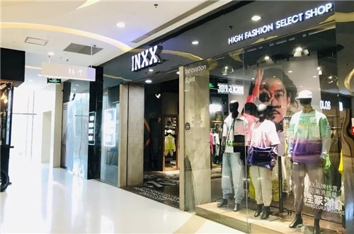 潮牌集合店inxx英克斯入驻新疆北京路汇嘉时代广场